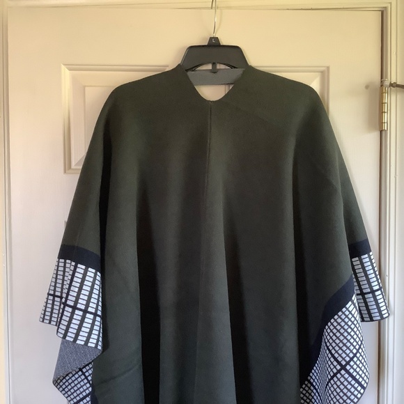Patricia Nash Classic Crisscross Cape Dark Olive SZ M/L - Picture 12 of 16